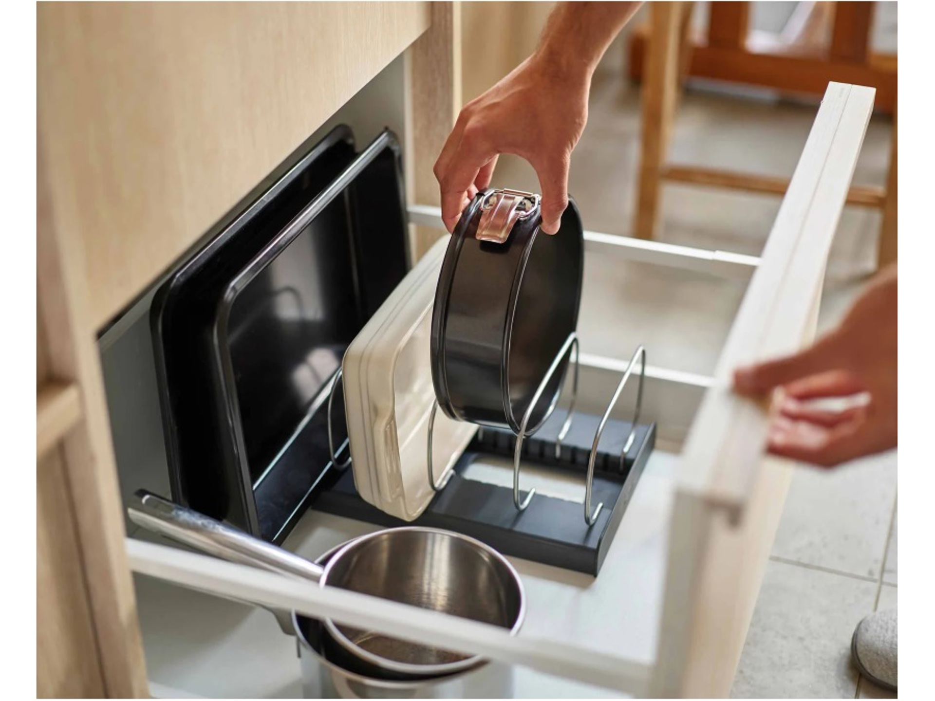 2 Organizer Per Teglie E Taglieri Stock Your Home – Acciaio Cromato, 25,4x20,3x17,8 Cm, Antiscivolo, Salvaspazio