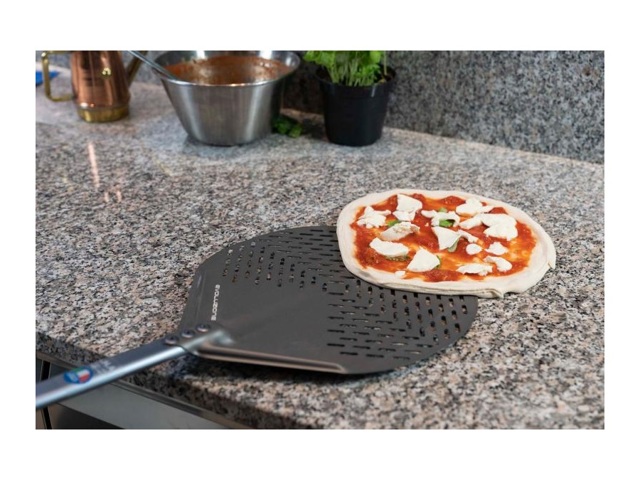 Evoluzione, pala pizza rettangolare cm 33 in alluminio forata con manico 150
